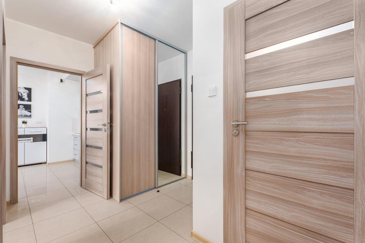 Al Krakowska 291A By Homeprime Варшава Екстер'єр фото